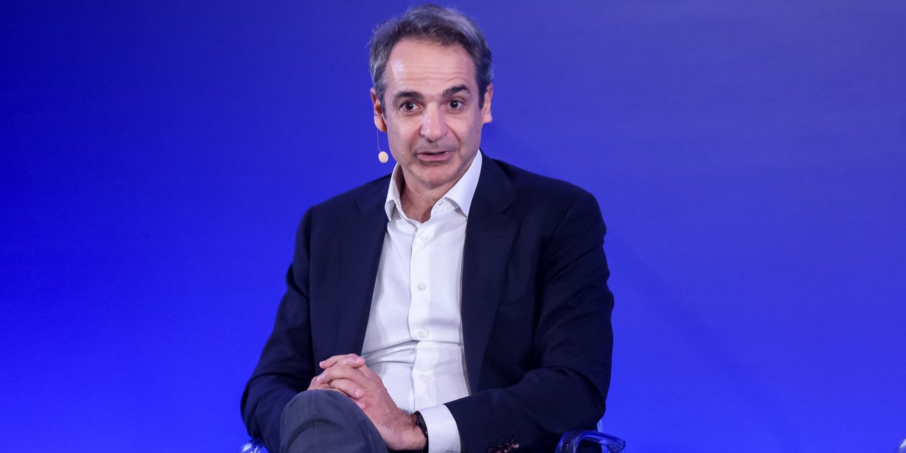 Mitsotakis Pledges Crete Highway, New Airport and Dam Upgrades as Tourism Hits Record Levels