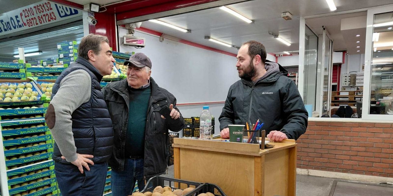 Ξημερώματα στη Λαχαναγορά Θεσσαλονίκης ο Μαργαρίτης Σχοινάς -«Ο πρώτος υπουργός που μας επισκέπτεται»