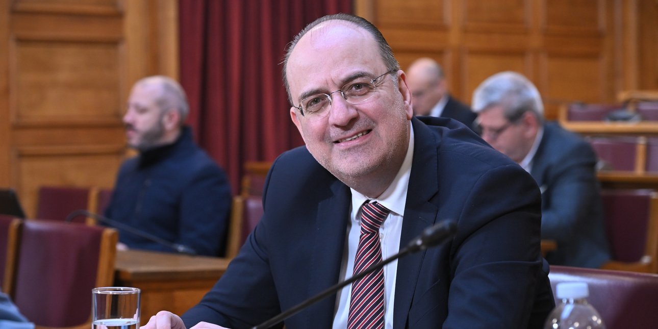 Υπόθεση πτυχίο Λαζαρίδη -Στάση αναμονής απέναντι στην αντιπολίτευση τηρεί η κυβέρνηση