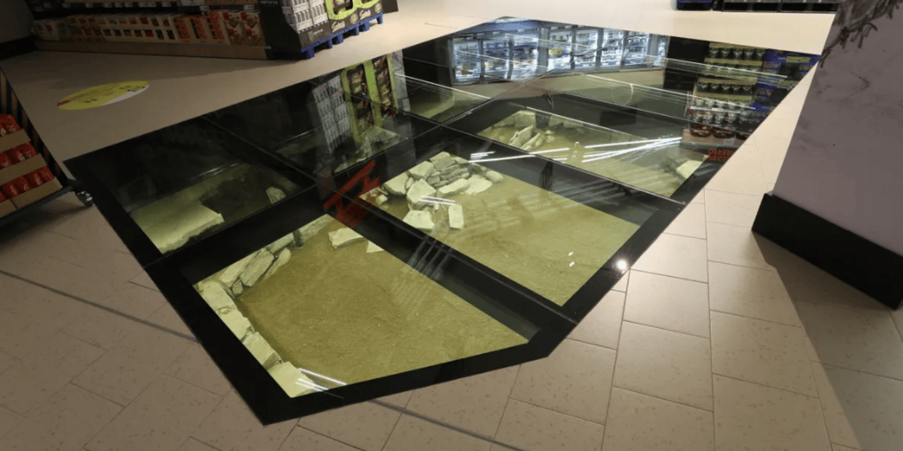 Μέσα στο πιο ξεχωριστό σουπερμάρκετ της Ευρώπης, σαν μουσείο