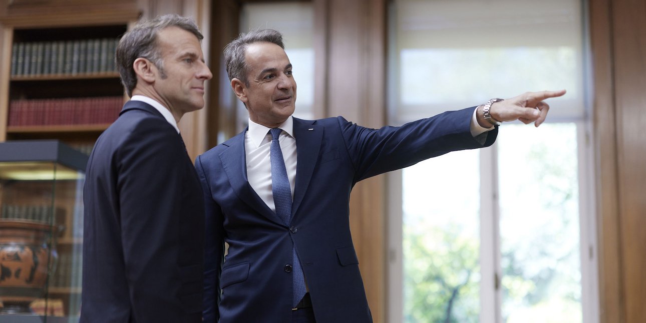 «Ενισχύουμε τη συνεργασία μας, η επίσκεψή σας έστειλε ένα πολύ σαφές μήνυμα» -Ο διάλογος Μητσοτάκη-Μακρόν στο Μαξίμου