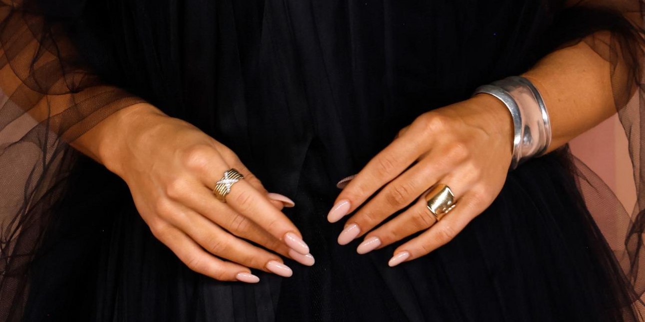 Το χρώμα στα νύχια που κάνει θραύση την άνοιξη -Ταιριάζει σε κάθε ηλικία και κάθε επιδερμίδα