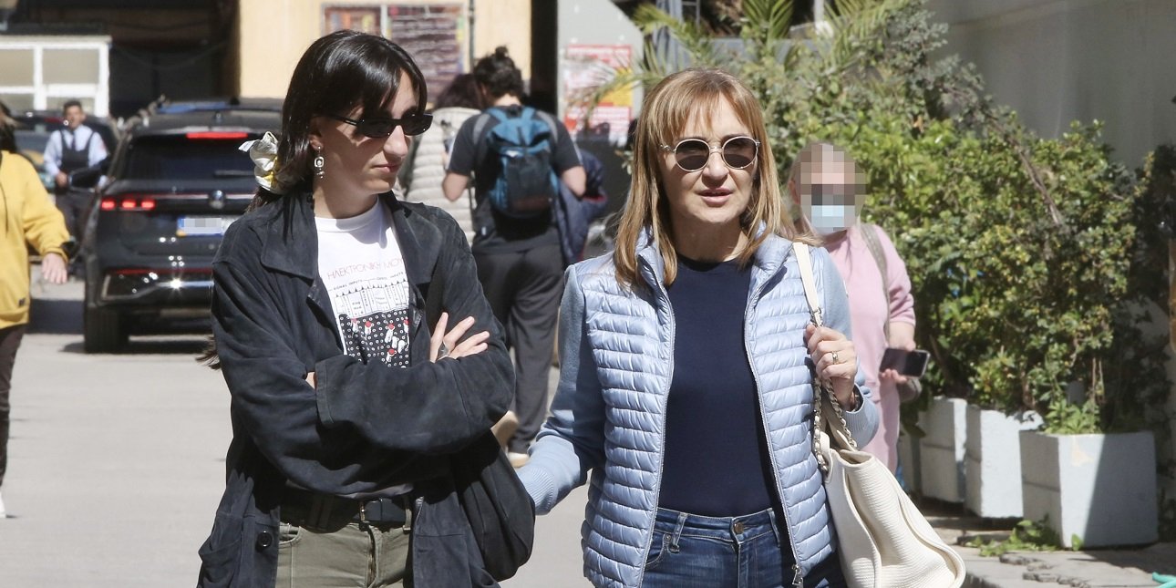 Η Μάρα Ζαχαρέα στον Ευαγγελισμό με την 26χρονη κόρη της, Άννα, για τον Γιώργο Μυλωνάκη [εικόνες]
