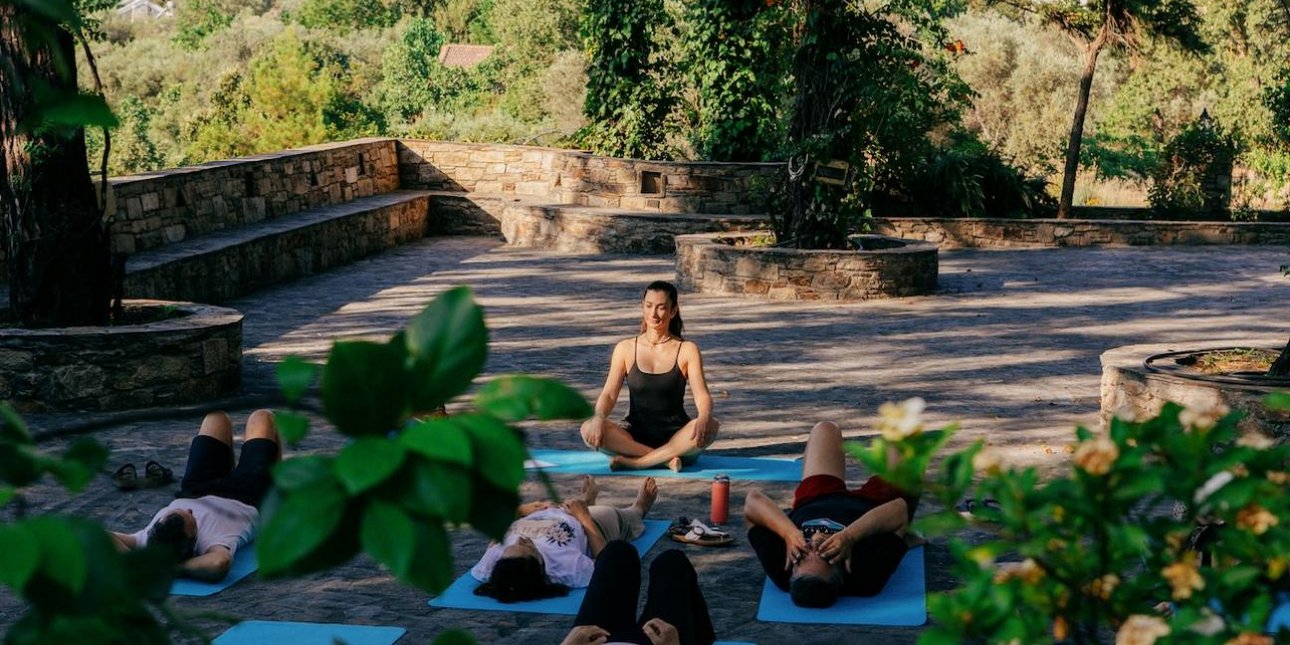 Η Μαρία Παμπουκίδη μας συστήνει τη face yoga -Μια ολιστική προσέγγιση ομορφιάς και ευεξίας