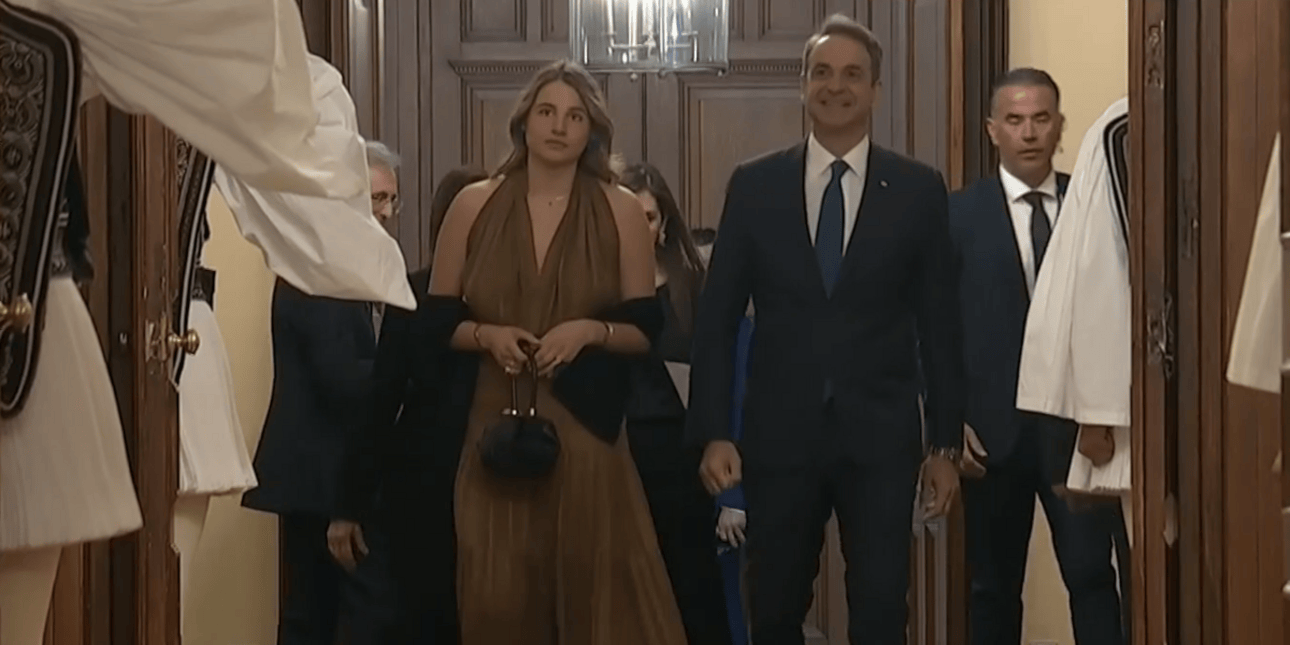 Συνοδευόμενος από την κόρη του Σοφία, στο Προεδρικό Μέγαρο ο πρωθυπουργός Κυριάκος Μητσοτάκης