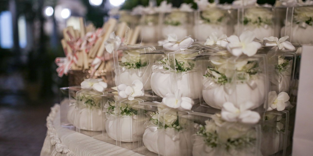 Διαδικτυακή απάτη με μπομπονιέρες -Δεκάδες καταγγελίες για γυναίκα που πήρε προκαταβολές και εξαφανίστηκε