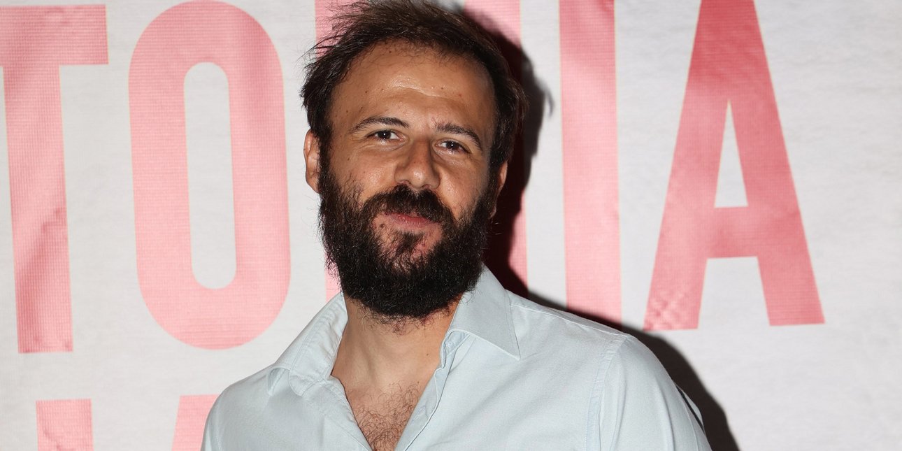 Νίκος Γκέλια: «Το ότι ήμουν Αλβανός μετανάστης μου έδωσε μια ευκαιρία που ίσως αλλιώς να μην είχα»