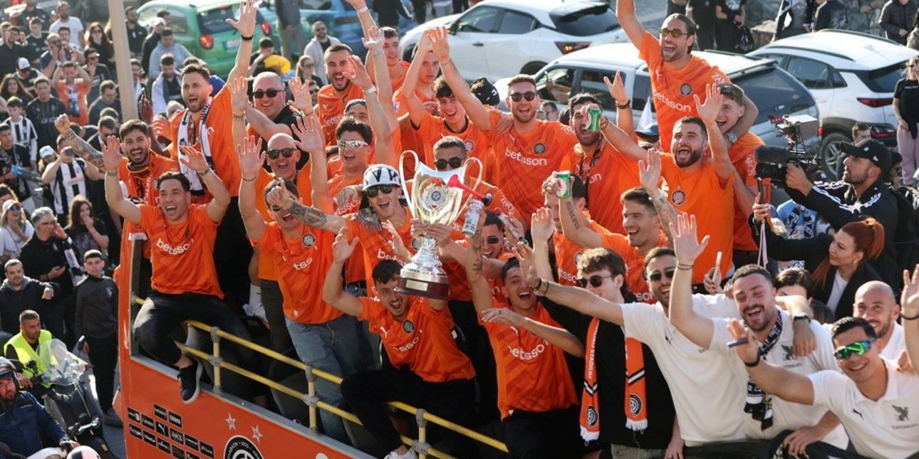 Η παρέλαση των Κυπελλούχων Ελλάδας: Βούλιαξε το Ηράκλειο για τους «ήρωες» του ΟΦΗ [βίντεο & εικόνες]