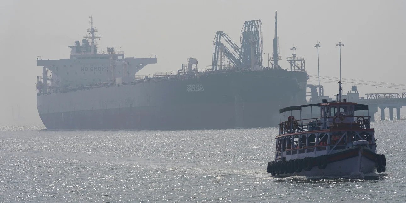 Tάνκερ κινεζικών συμφερόντων «έσπασε» τον αποκλεισμό και πέρασε τα Στενά του Ορμουζ - Πλέει στον Κόλπο του Ομάν