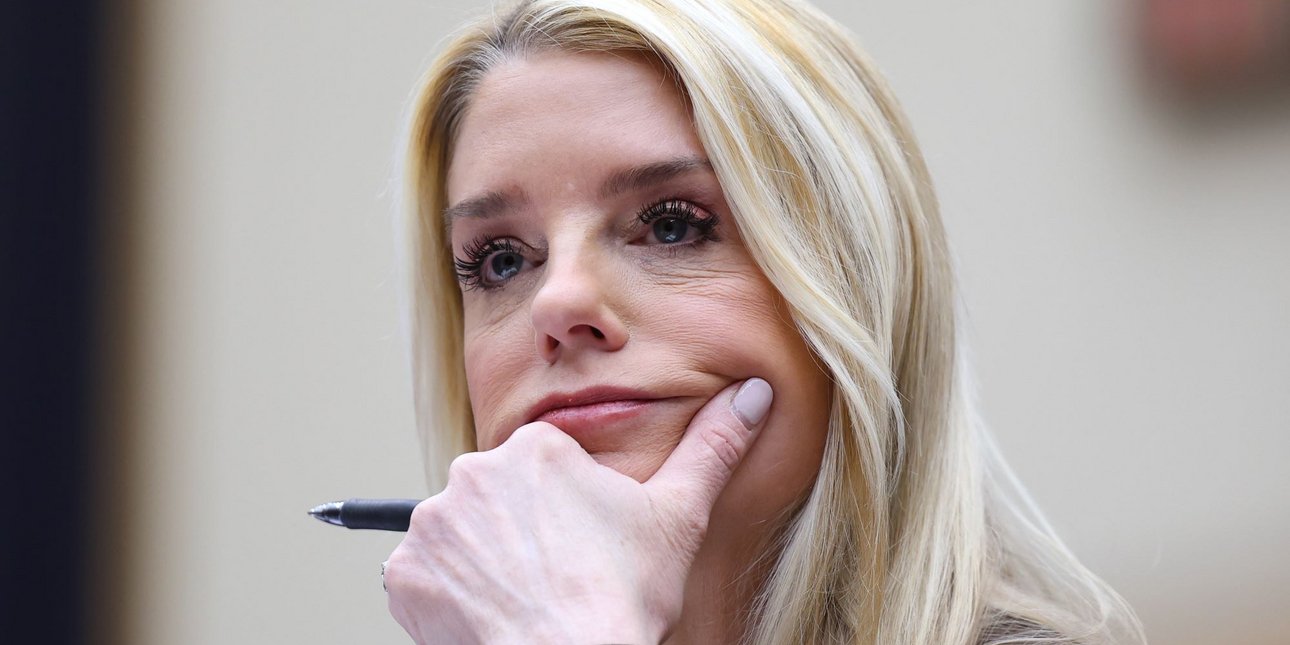 ΗΠΑ: Αποπέμφθηκε η υπουργός Δικαιοσύνης Παμ Μπόντι -«Πατριώτισσα και φίλη», την αποκαλεί ο Ντόναλντ Τραμπ