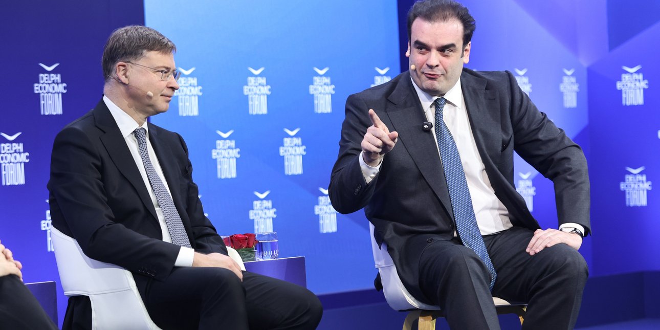 Πιερρακάκης-Ντομπρόβσκις στο Φόρουμ των Δελφών: Το σχέδιο της ΕΕ για την ενέργεια και η σύγκριση με το 2022