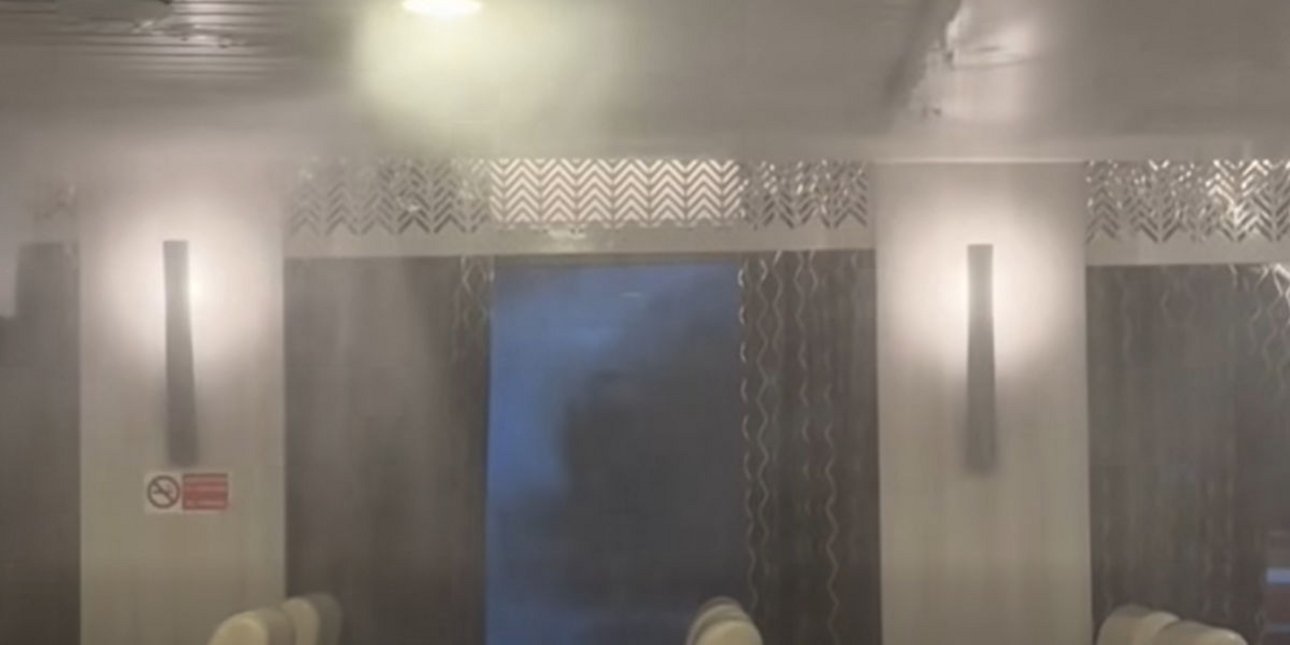 «Νήσος Σάμος»: Νέο βίντεο καταγράφει τη στιγμή που ψεκάζουν νερό τα συστήματα πυρασφάλειας του πλοίου