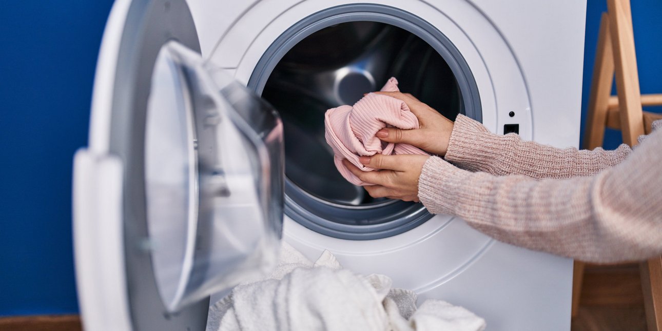 Πλυντήριο ρούχων: Γιατί το πρόγραμμα «συνθετικά» είναι συχνά η λάθος επιλογή