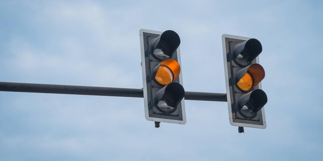 Επιτρέπεται να περάσω με πορτοκαλί φανάρι; -Τι λέει ο νέος ΚΟΚ
