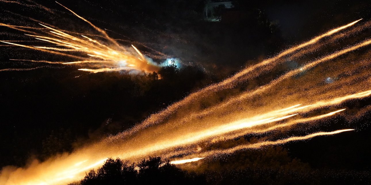 Τηρήθηκε, τελικά, το έθιμο του ρουκετοπόλεμου στη Χίου -Εντυπωσιακές εικόνες