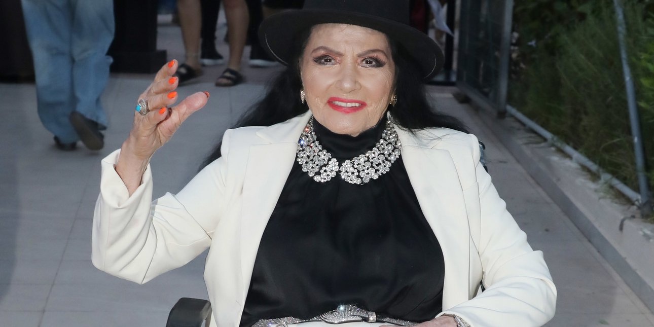 Η Ζωζώ Σαπουντζάκη είναι κατάκοιτη, μεταφέρεται με αμαξίδιο -Τι αποκαλύπτει στενή συνεργάτιδά της