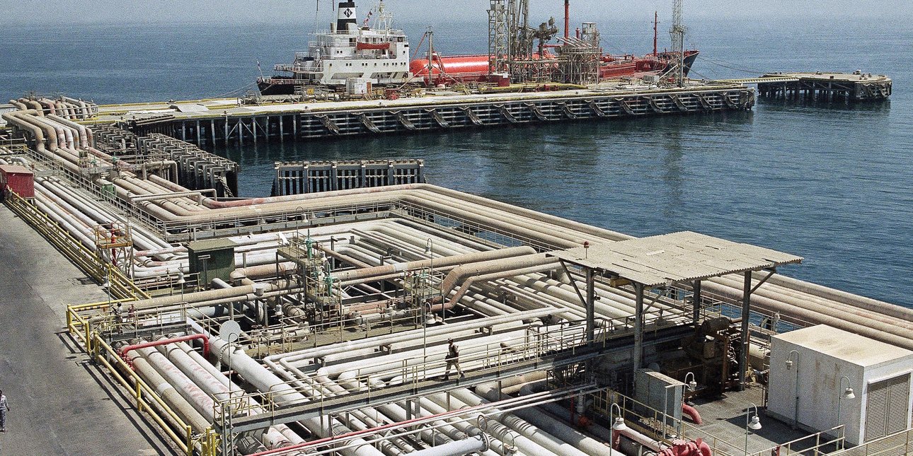 Η Aramco προκαλεί ανησυχία στην Ευρώπη -Ακυρώνει παραδόσεις πετρελαίου μετά τις επιθέσεις των Χούθι στον αγωγό Ανατολής-Δύσης