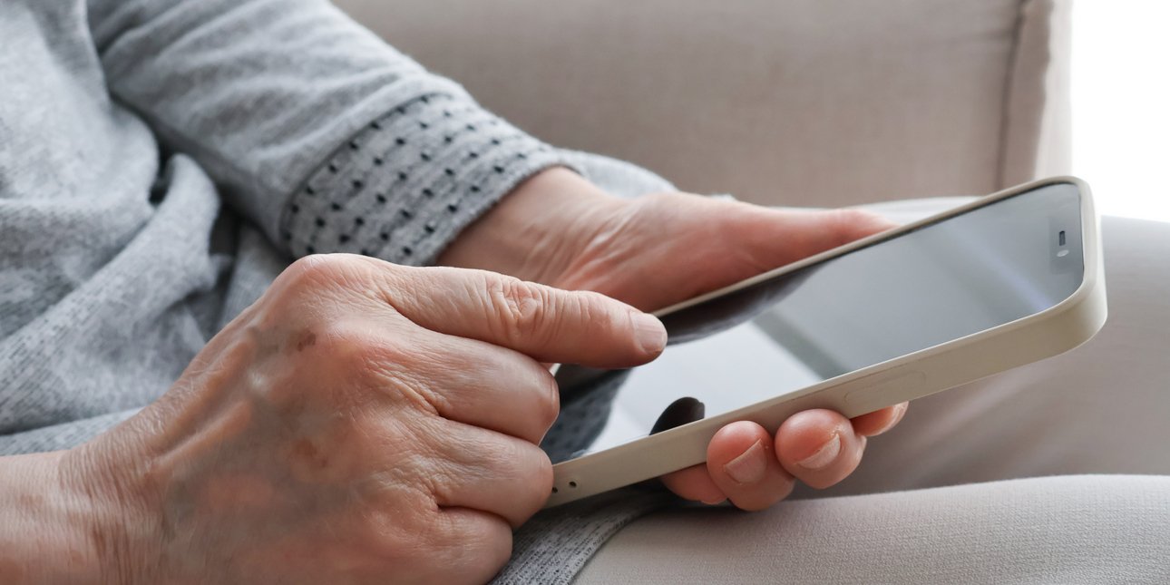 Fake Tears, Real Theft: Greek Police Dismantle €600,000 Phone Scam Targeting the Elderly