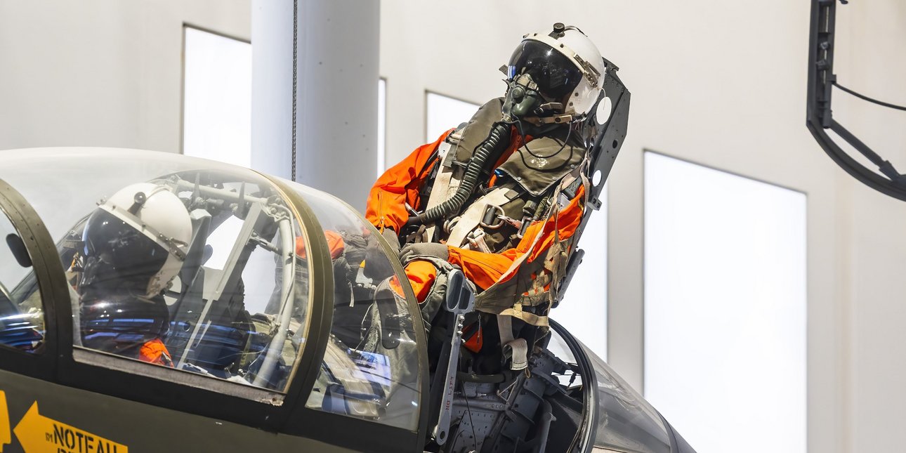 Τι μπορεί να προκαλέσει στο σώμα η εκτίναξη από ένα μαχητικό αεροσκάφος - «Στιγμιαία δύναμη 10 έως 20 G» - Βίντεο