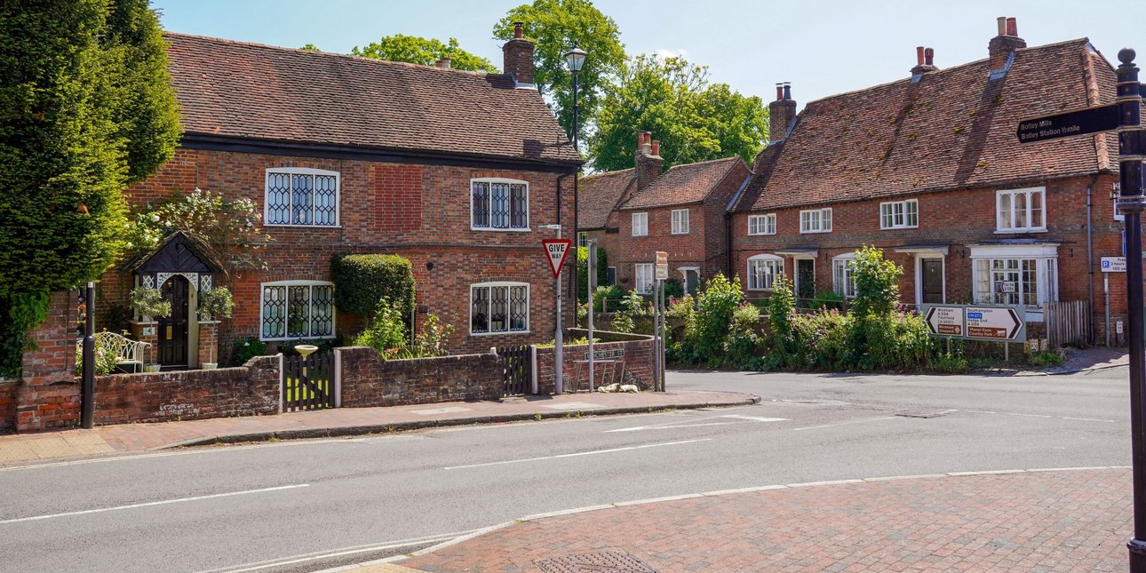 Σκηνές θρίλερ σε ένα ήσυχο χωριό της αγγλικής εξοχής -Δεκάδες ματωμένα κουφάρια λαγών πετάχτηκαν σε αυλή καταστήματος