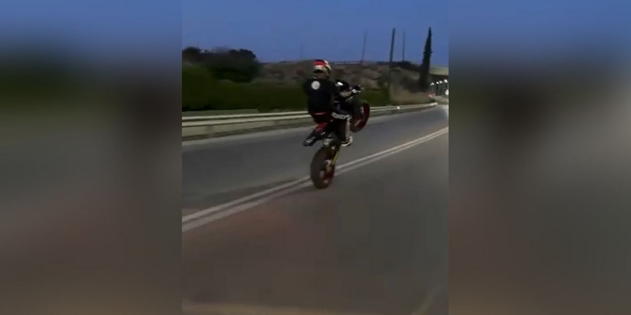 ΕΛΑΣ: Ταυτοποιήθηκαν οδηγοί που έτρεχαν με μεγάλες ταχύτητες και έκαναν σούζες με μηχανές -Κατασχέθηκαν οι μοτοσυκλέτες