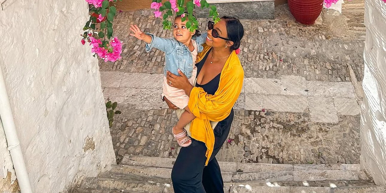 Texas Family Trades American Suburbs for Greek Island, Finding Community and 'Faith in Humanity'