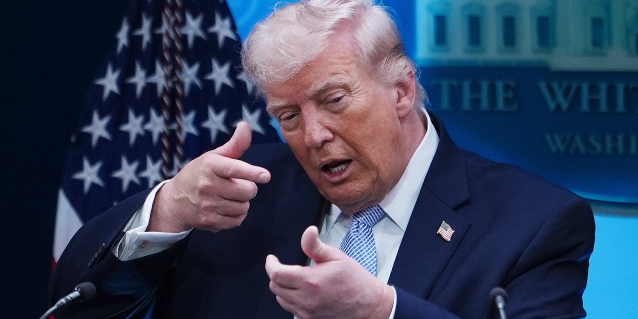 «Η Μπριζίτ Μακρόν είναι γυναίκα»: Οργή Τραμπ κατά των στενών υποστηρικτών του στα Μέσα Ενημέρωσης