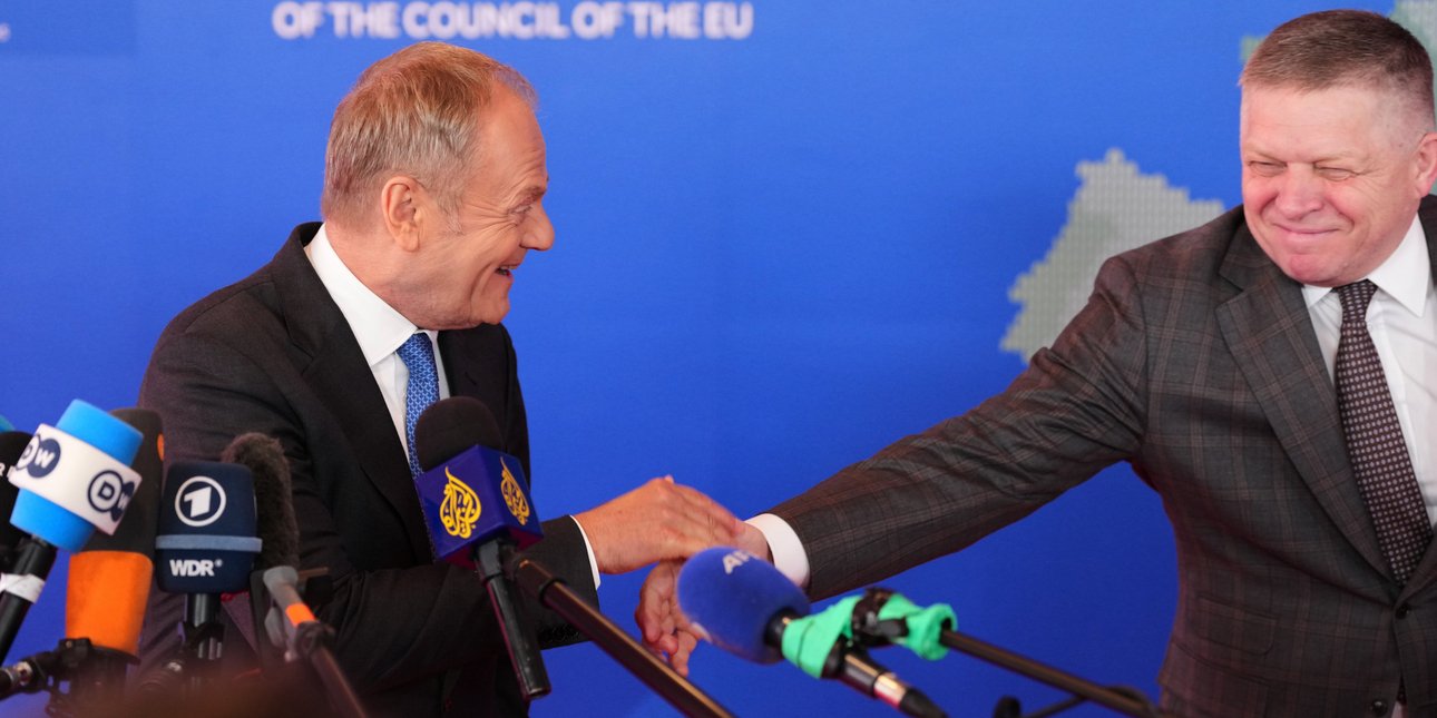 Ο Τουσκ πανηγύριζε για την απουσία «Ρώσων» στη σύνοδο κορυφής της ΕΕ, χωρίς τον Όρμπαν -Στη συνέχεια έφτασε ο Φίτσο, δείτε τι έγινε