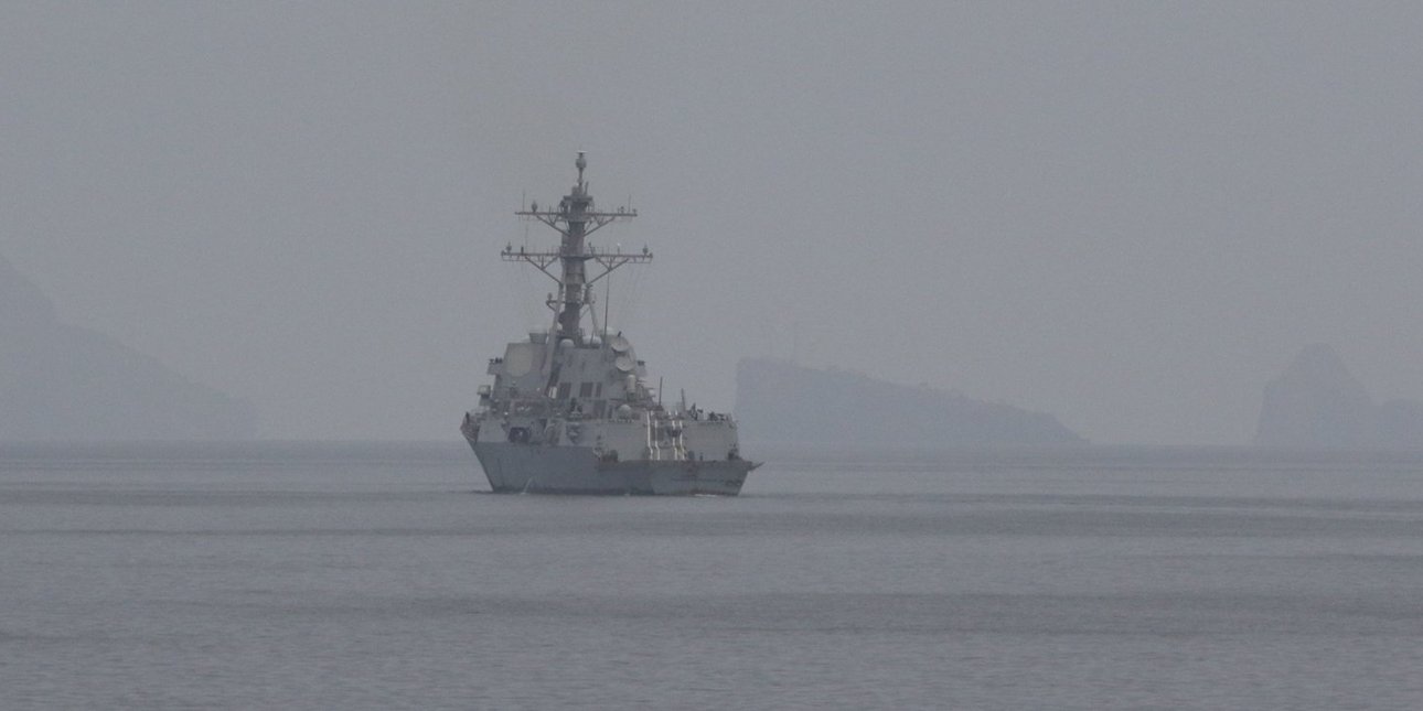 Το λένε επίσημα οι ΗΠΑ: Δύο αμερικανικά πολεμικά πλοία πέρασαν από τα Στενά του Ορμούζ