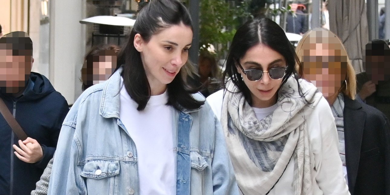 Βαλέρια και Ολυμπία Χοψονίδου: Οι δύο αδελφές με διαφορετικά -αλλά εξίσου στιλάτα- looks σε κοινή εμφάνιση