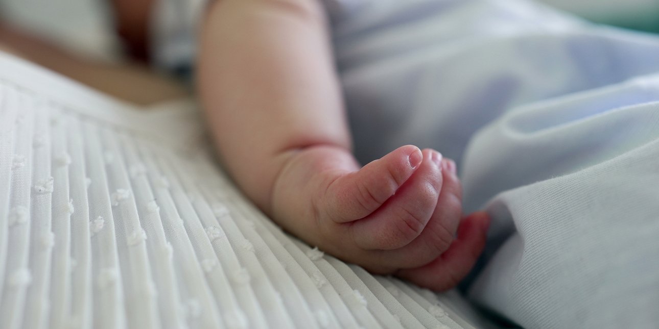 Χανιά: Σε σοβαρή κατάσταση το δύο εβδομάδων βρέφος που υπέστη κρανιοεγκεφαλικές κακώσεις - Τι υποστηρίζει η μητέρα