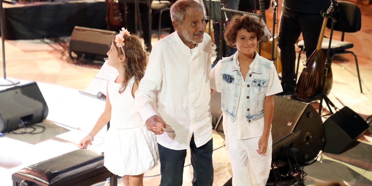 Ο Σταύρος Ξαρχάκος έφτιαξε νέο τραγούδι σε συνεργασία με τον 9χρονο γιο του