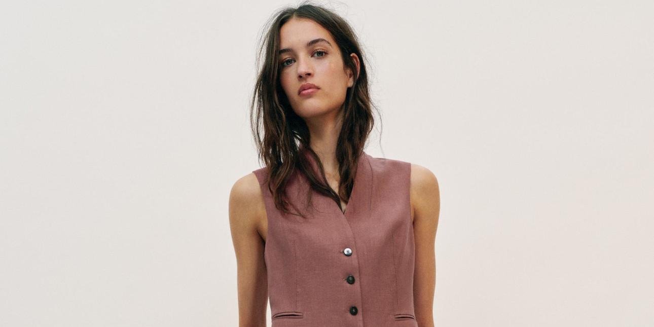 Τα 5 άνετα λινό σύνολα από τα Zara που μπαίνουν ήδη στη βαλίτσα μας για το Πάσχα και το καλοκαίρι