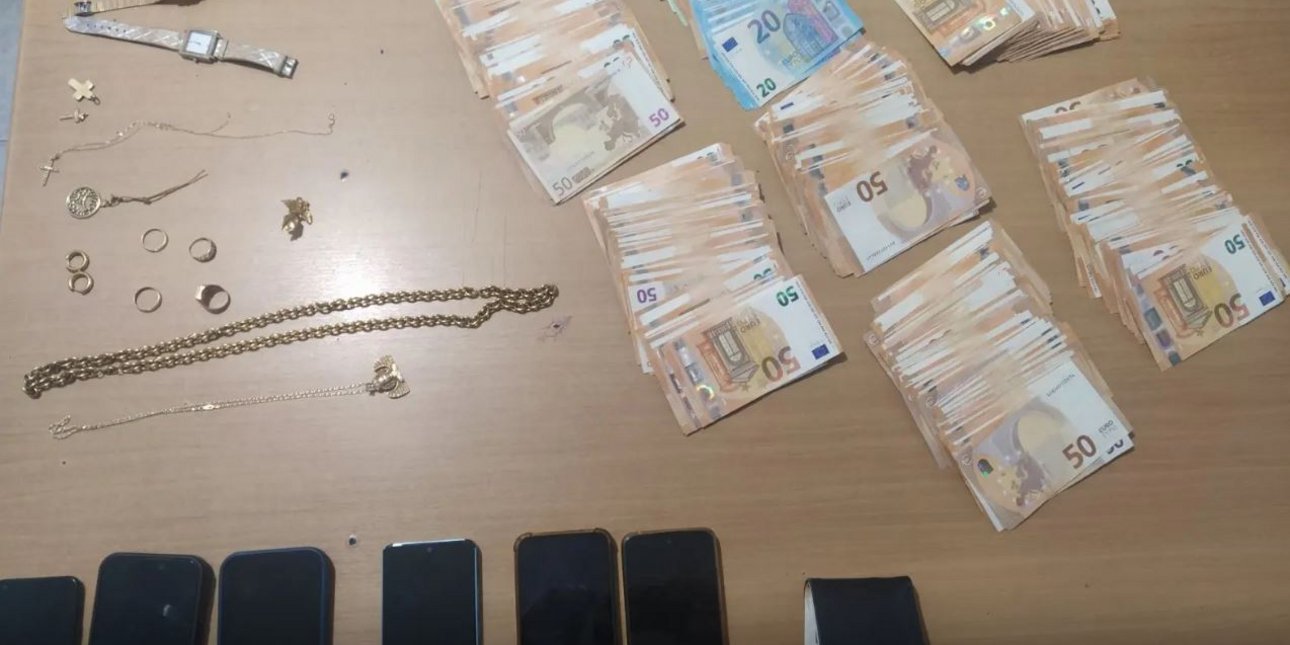 Τέσσερις συλλήψεις για τηλεφωνική απάτη στον Δομοκό Φθιώτιδας -Προσποιήθηκαν τους εφοριακούς και αφαίρεσαν 37.000 ευρώ και χρυσαφικά