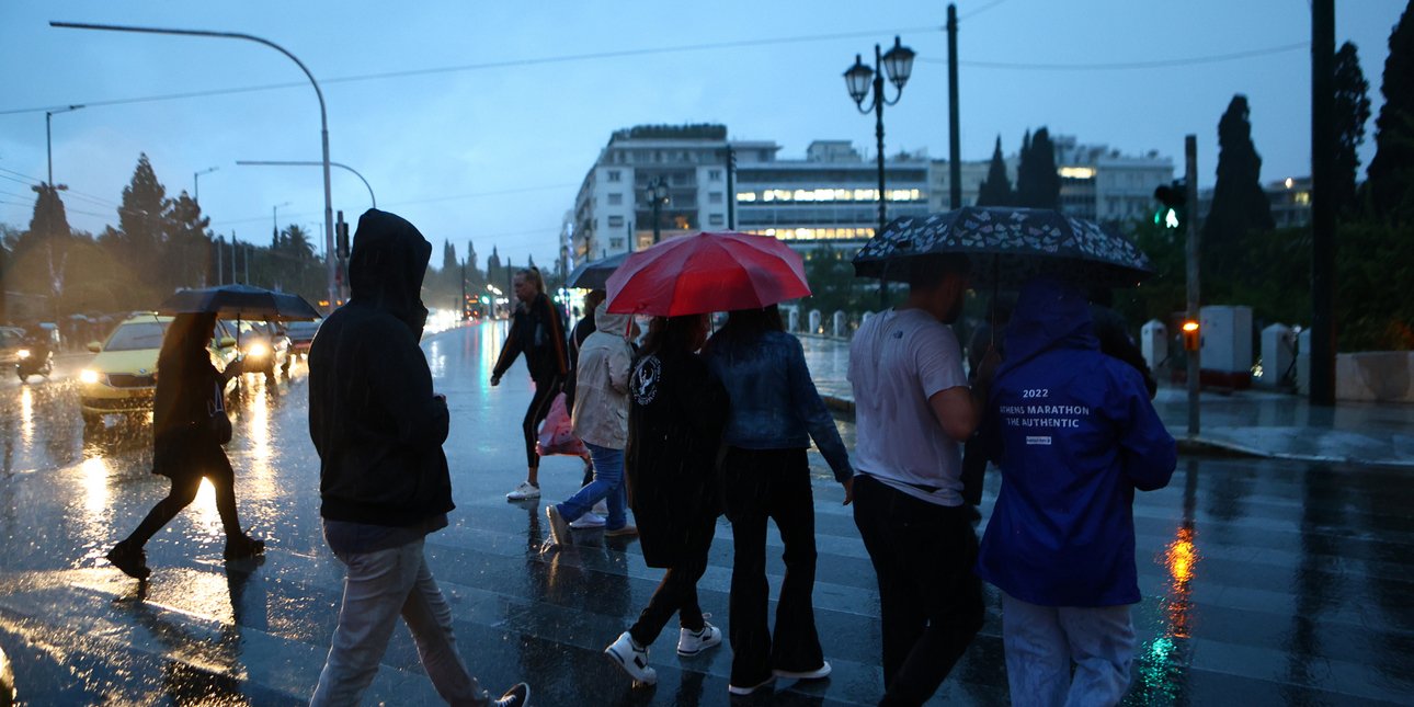 Βροχές αλλά και 30άρια: Τουλάχιστον 10 ημέρες αστάθειας, η πρόγνωση του καιρού μέρα-μέρα