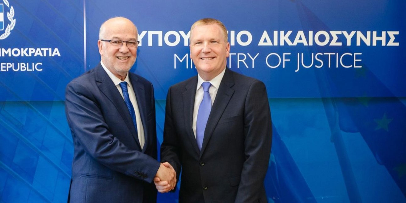 Συνάντηση Φλωρίδη με τον Ευρωπαίο Επίτροπο Michael McGrath: Εύσημα για την πρόοδο σε Κράτος Δικαίου και Δικαιοσύνη