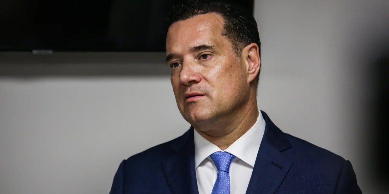 Ο Άδωνις Γεωργιάδης βρήκε από που προέρχεται η φωτογραφία εναντίον του -«Μην πιστεύετε τίποτα στο διαδίκτυο»