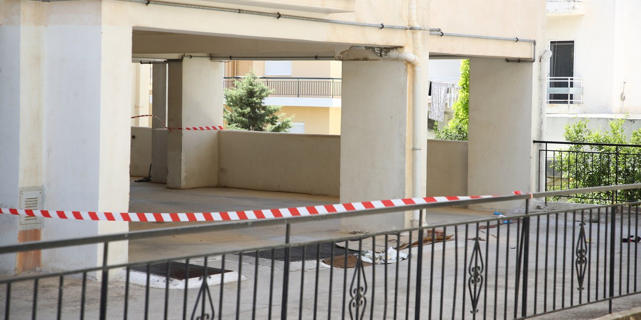 Ηλιούπολη: «Ζήτησαν τα κλειδιά της ταράτσας από την διαχειρίστρια και πέσανε», αποκάλυψε γειτόνισσα για τις 17χρονες
