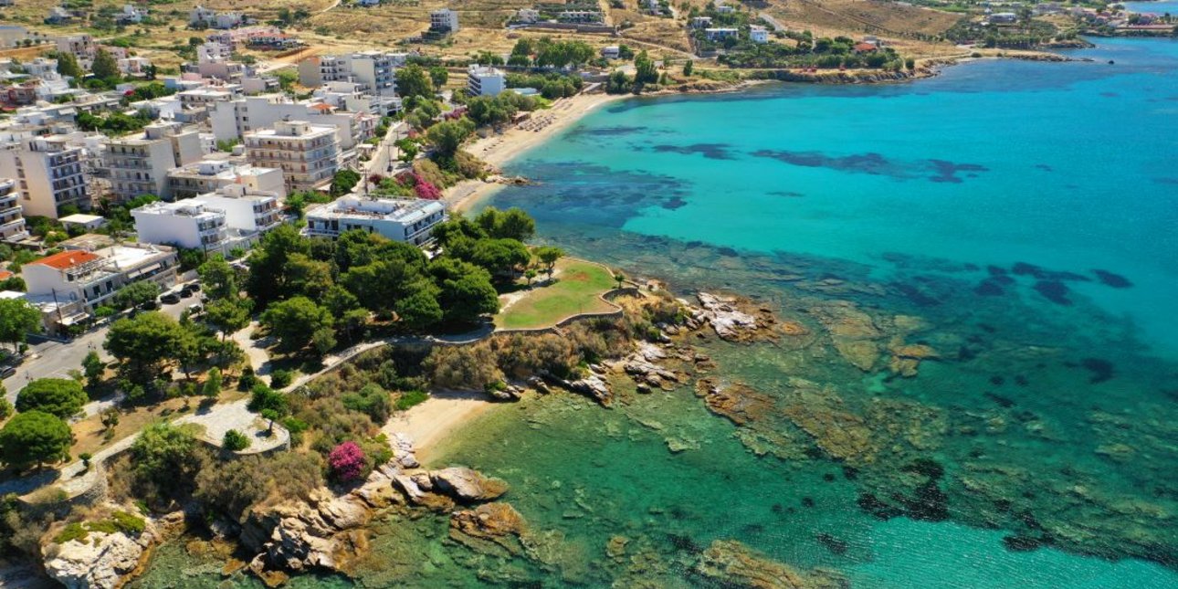 Εκδρομή σε παραθαλάσσια πόλη δύο ώρες από την Αθήνα -Γραφική συνοικία, καταρράκτες και επιβλητικό κάστρο, συνδυάζει βουνό-θάλασσα