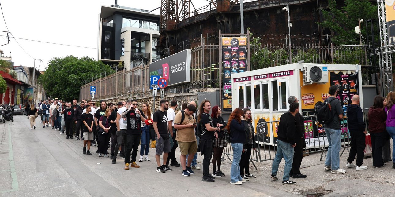 Τρέλα για τους Metallica: Ακόμη και πέντε ώρες στην ουρά για ένα αναμνηστικό στην Τεχνόπολη [βίντεο και φωτογραφίες]
