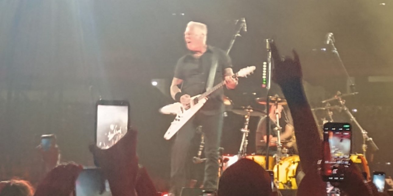 Ντελίριο με τους Metallica στο ΟΑΚΑ: Έπαιξαν το συρτάκι του Ζορμπά και το «Δεν χωράς πουθενά», δείτε βίντεο