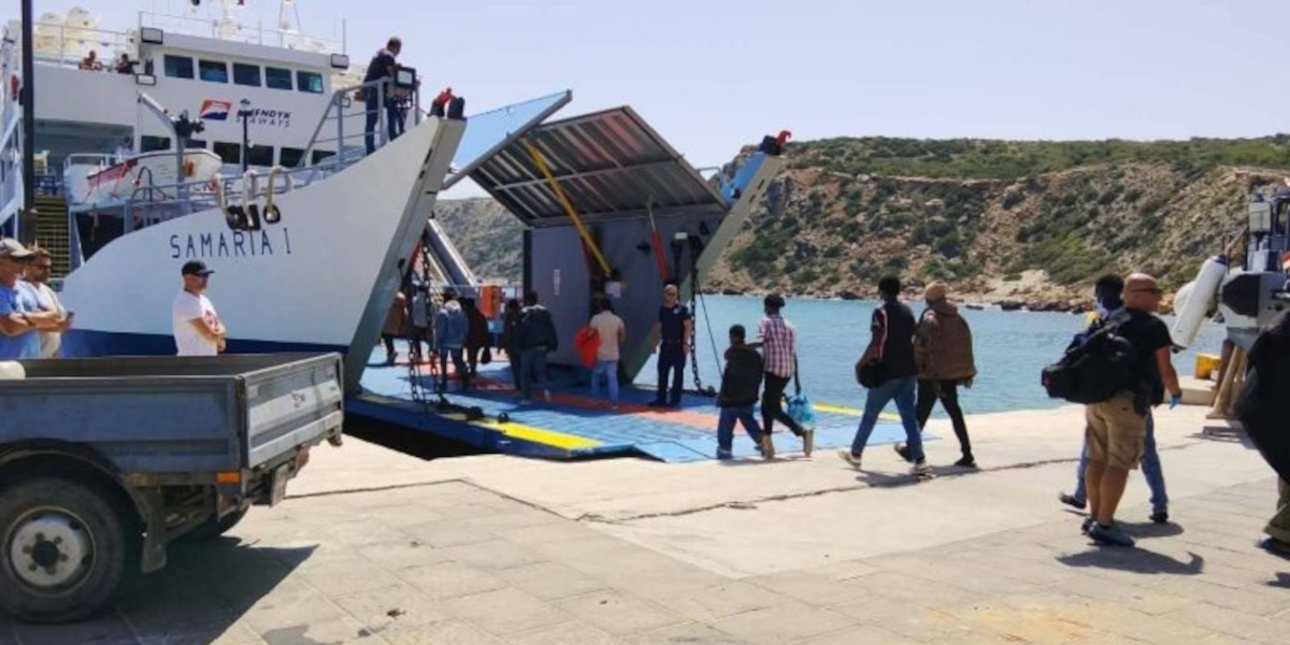 Γαύδος: Νέα άφιξη μεταναστών - 40 άτομα έφτασαν στην παραλία Τρυπητή