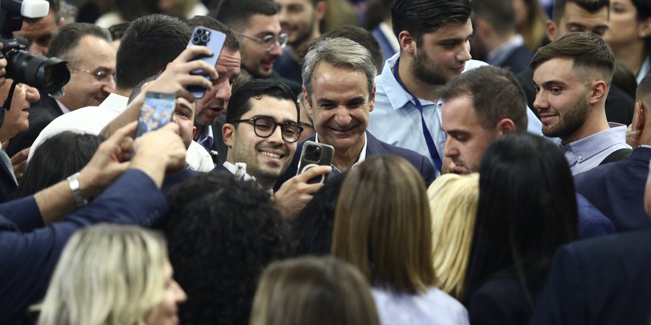Απόψε το Συνέδριο της ΝΔ, με ομιλία Μητσοτάκη -Προετοιμασία για εκλογές, «να κλείσει κάθε χαραμάδα εσωστρέφειας»