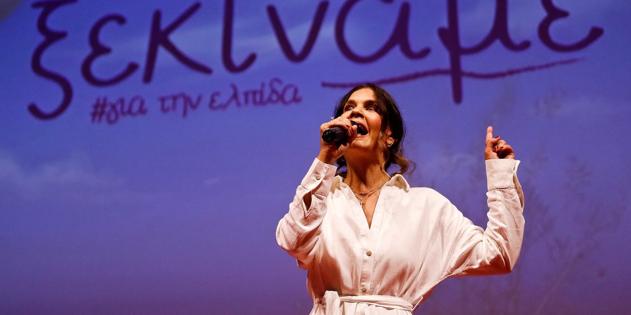 Ποια είναι η Κατερίνα Μουτσάτσου: Από την Αμερική και τους «αγανακτισμένους» στο κόμμα Καρυστιανού [εικόνες]