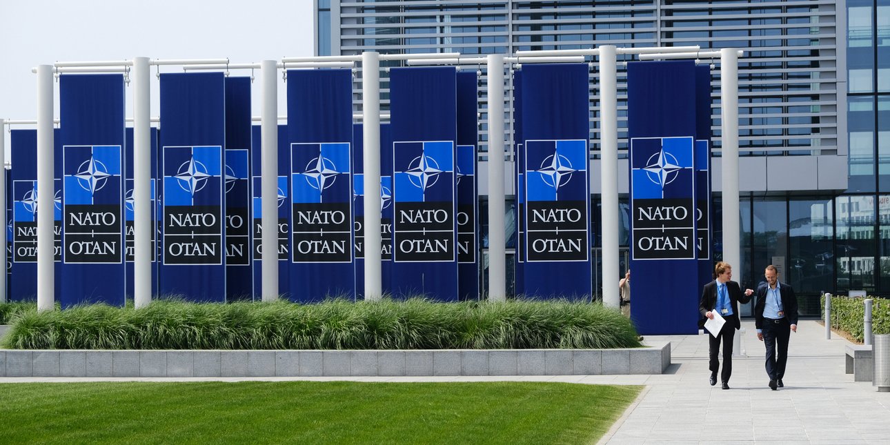Bloomberg: Το NATO εξετάζει στρατιωτική αποστολή στα Στενά του Ορμούζ