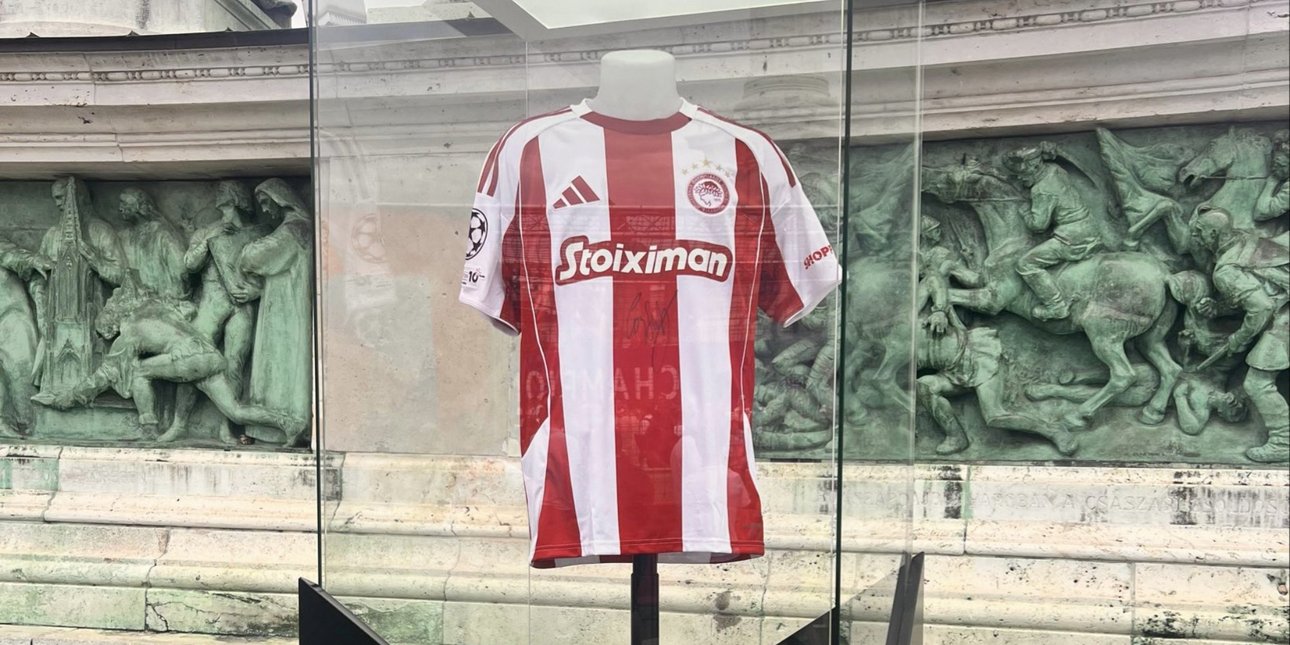 Τελικός Champions League: Στη fan zone της Βουδαπέστης η φανέλα του Ολυμπιακού