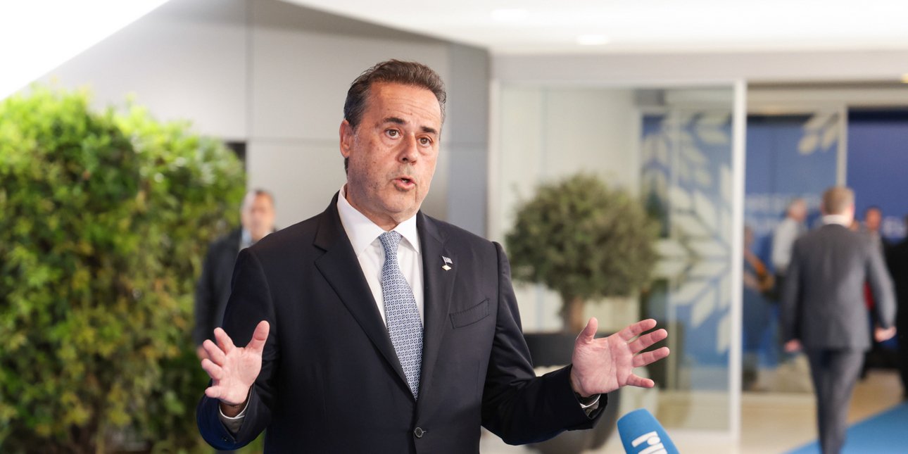 Παπασταύρου από Γαλλία: Προχωρούμε στη σύσταση ομάδας για την προστασία των θαλασσών στο πλαίσιο της  ΕΕ