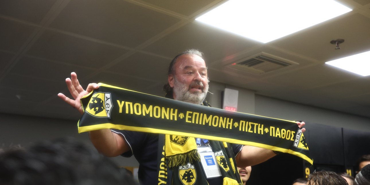 ΑΕΚ: Έκανε τη νύχτα... μέρα ο Ηλιόπουλος στα μπουζούκια -Δεν σταμάτησε να τραγουδάει μετά το πρωτάθλημα! [βίντεο]