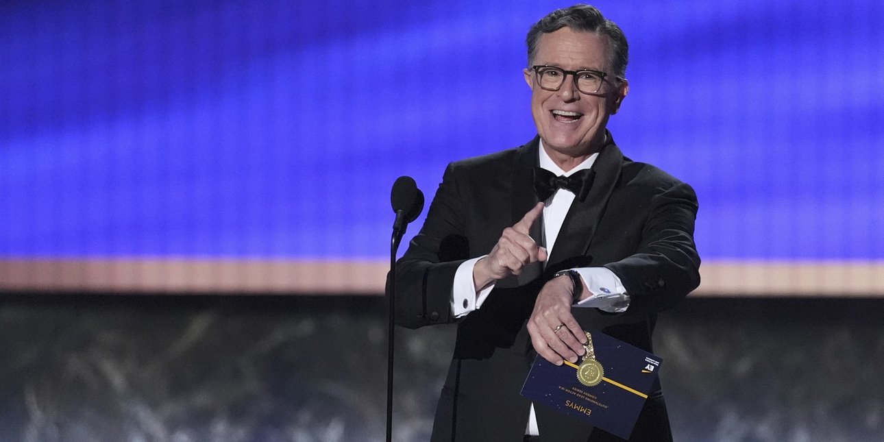Πέφτει η «αυλαία» μετά από 33 χρόνια για το «The Late Show» του Στίβεν Κόλμπερτ -Επτασφράγιστο μυστικό οι καλεσμένοι