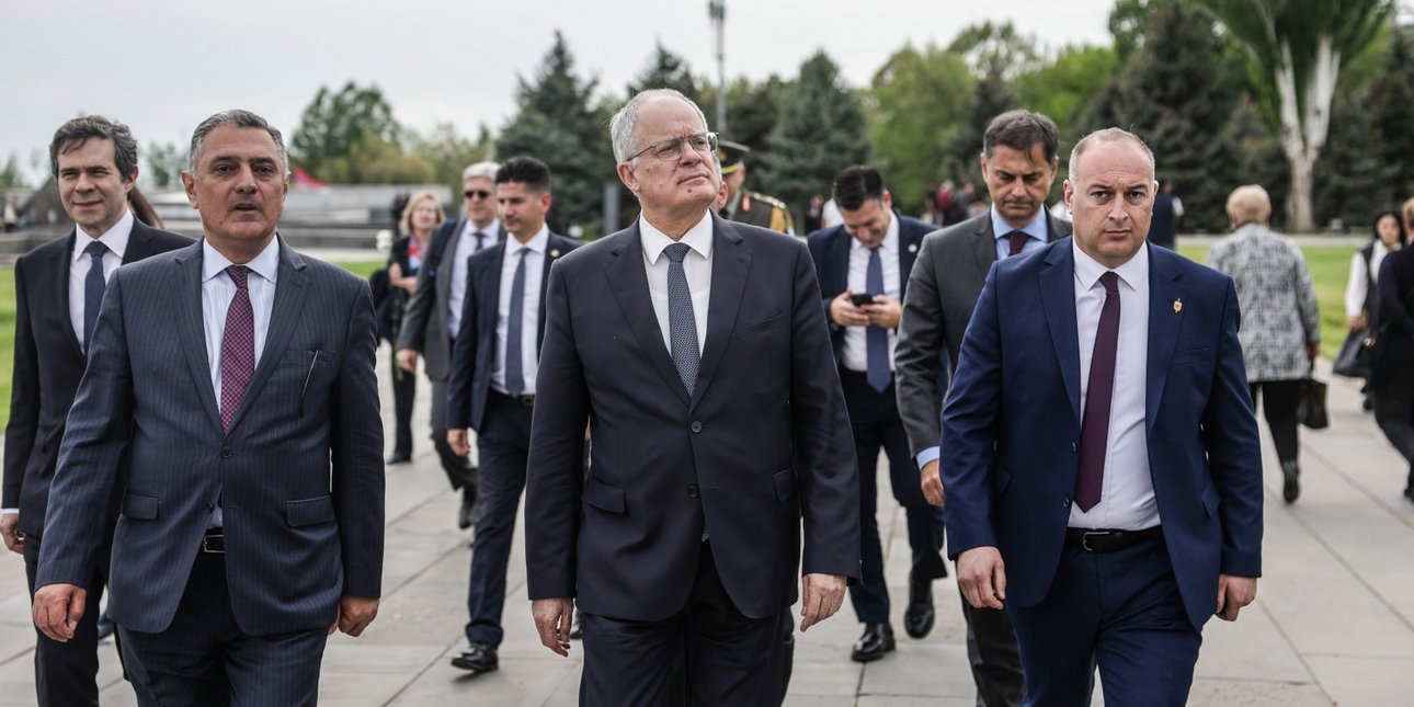 Επίσκεψη Τασούλα στο Ερεβάν: Κατέθεσε στεφάνι στο Μνημείο Γενοκτονίας των Αρμενίων